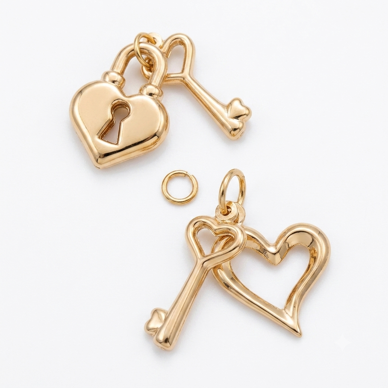 🔑 Lembrancinha Mini Chave e Coração Dourado – Kit com 10 Unidades